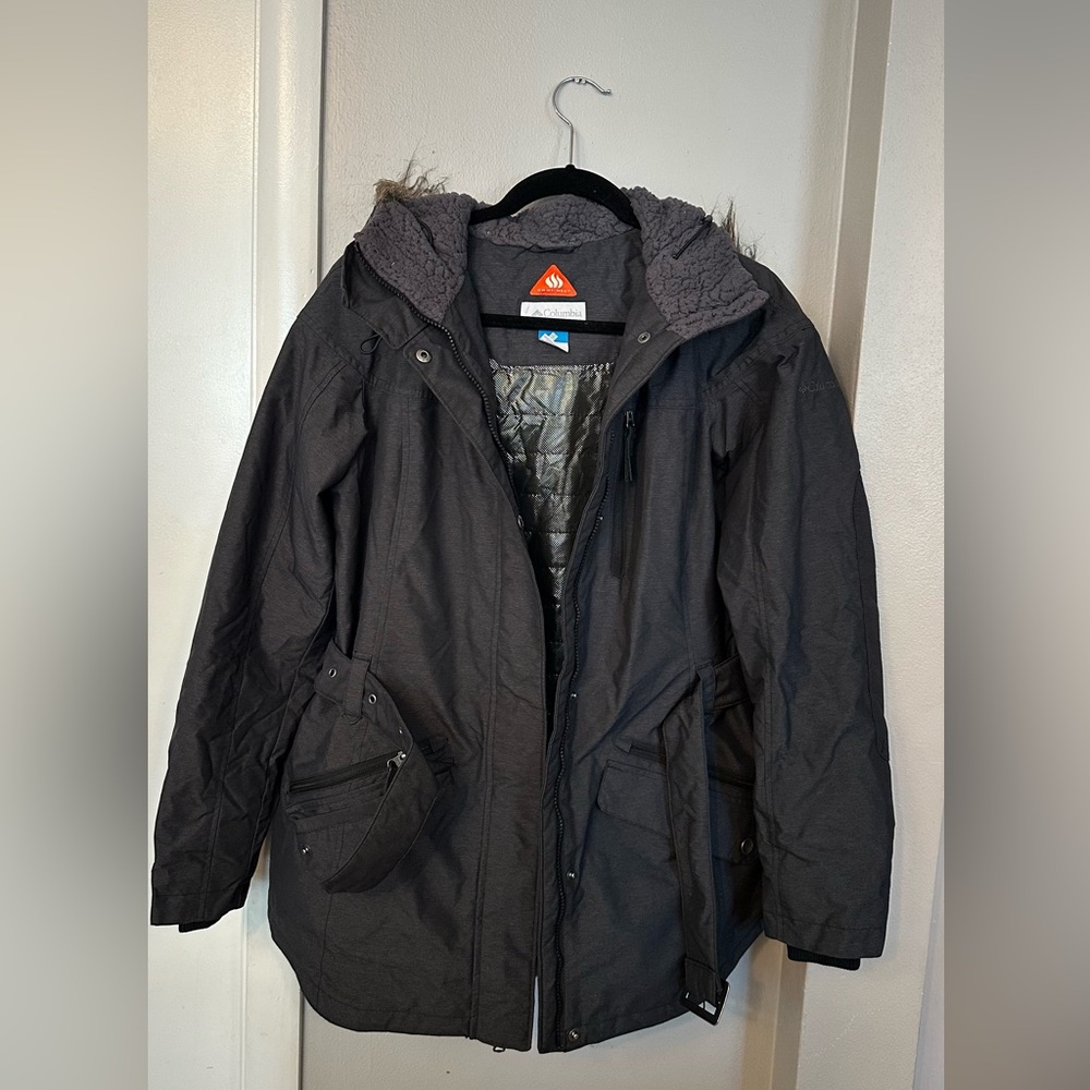 Columbia Women's Carson Pass Jacket. Size M